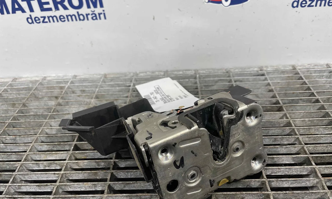 INCUIETOARE USA FATA STANGA DACIA DUSTER 2010-2018