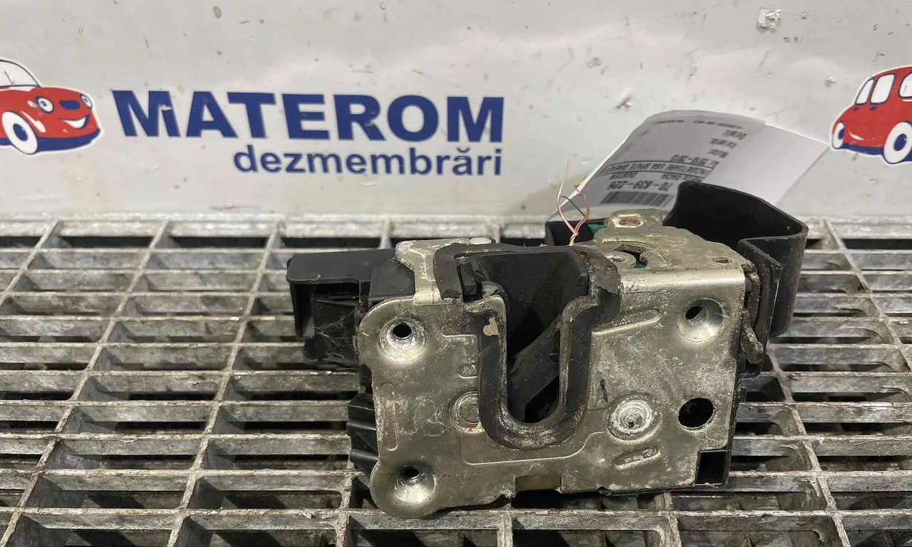 INCUIETOARE USA SPATE DREAPTA DACIA DUSTER 2010-2018