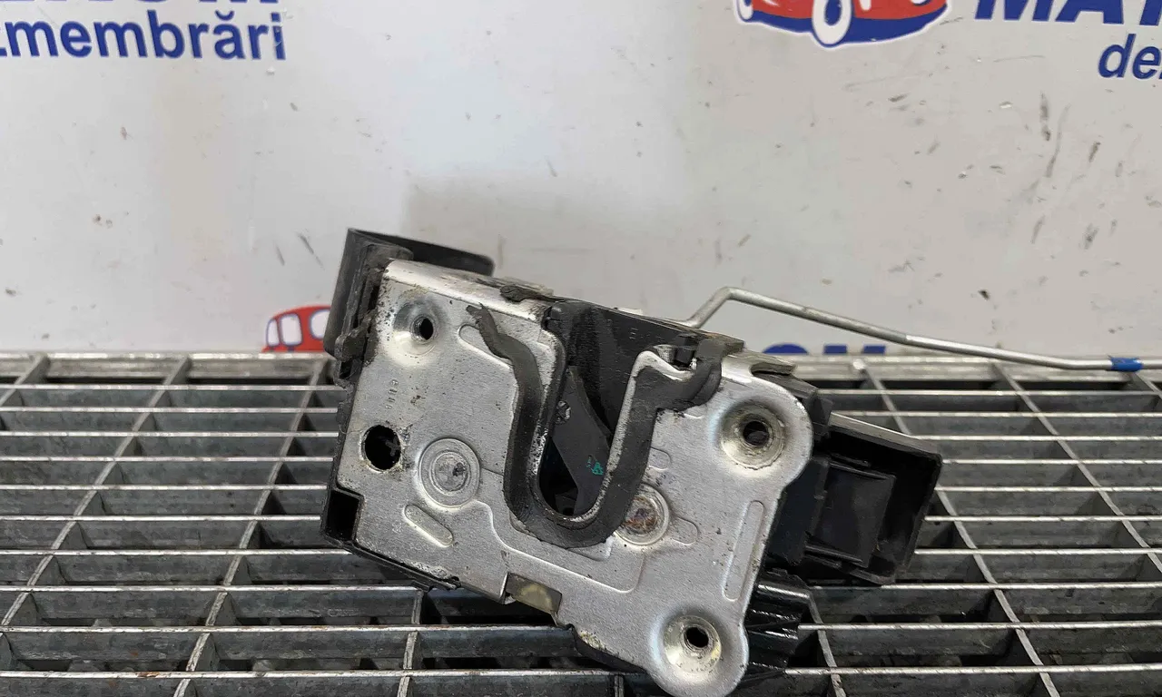 INCUIETOARE USA SPATE STANGA DACIA DUSTER 2010-2018
