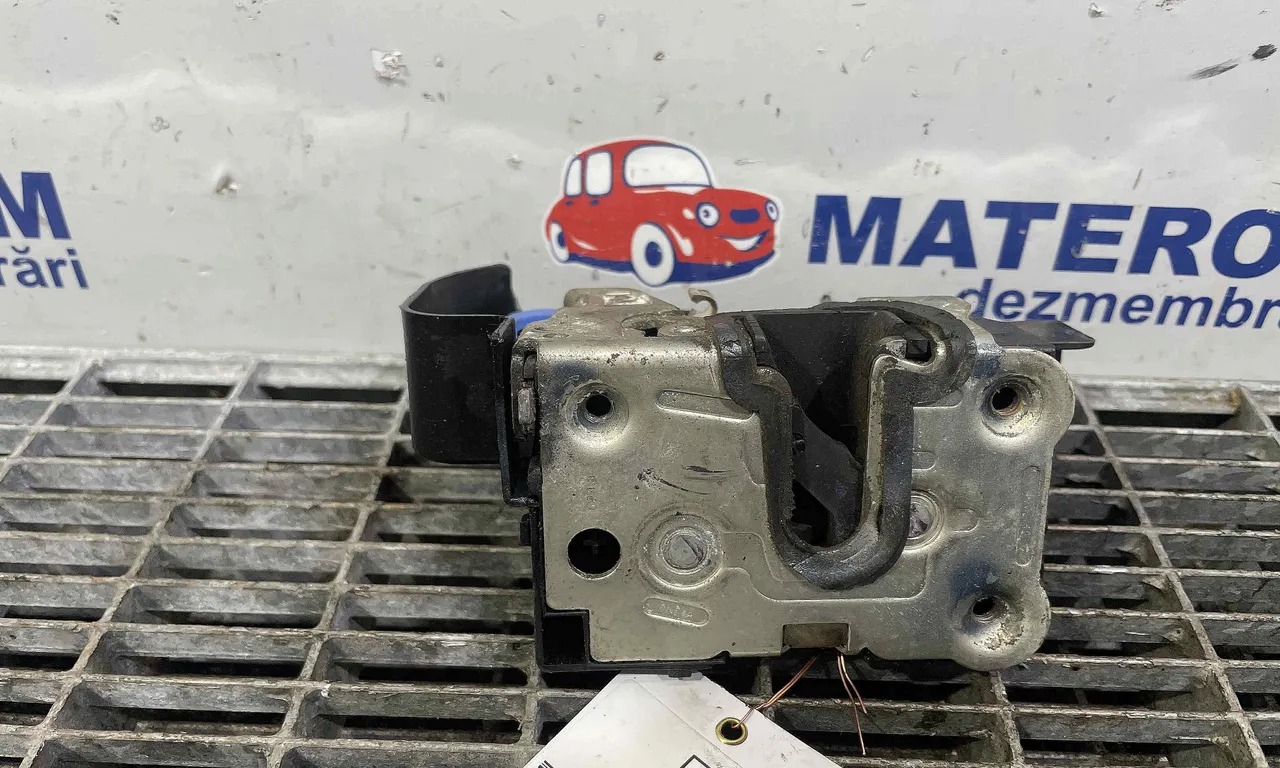 INCUIETOARE USA SPATE STANGA DACIA DUSTER 2010-2018