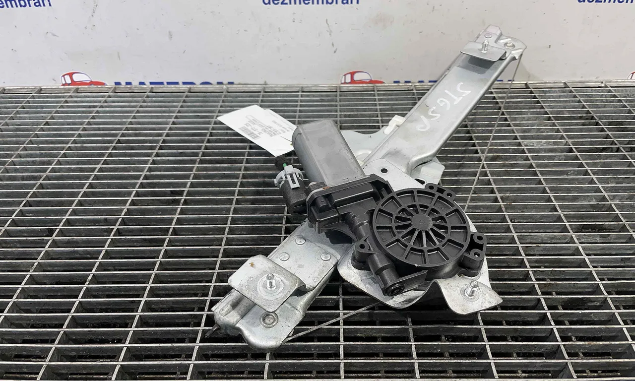 MACARA USA SPATE STANGA DACIA DUSTER 2010-2018