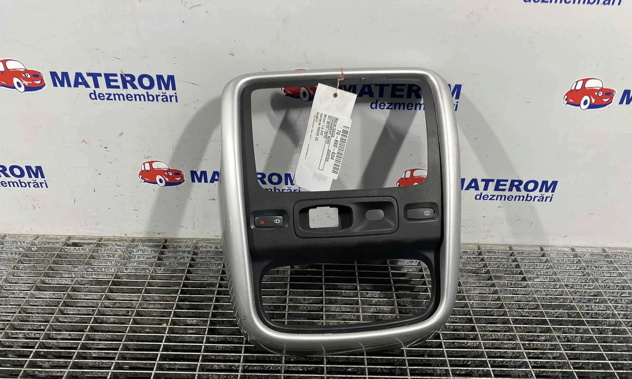 ORNAMENT RADIO CD DACIA DUSTER 2010-2018