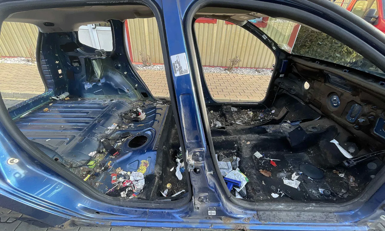 STALP MIJLOC DREAPTA DACIA DUSTER 2010-2018