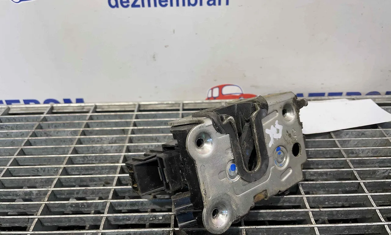 INCUIETOARE USA SPATE DREAPTA DACIA DUSTER 2011-2017