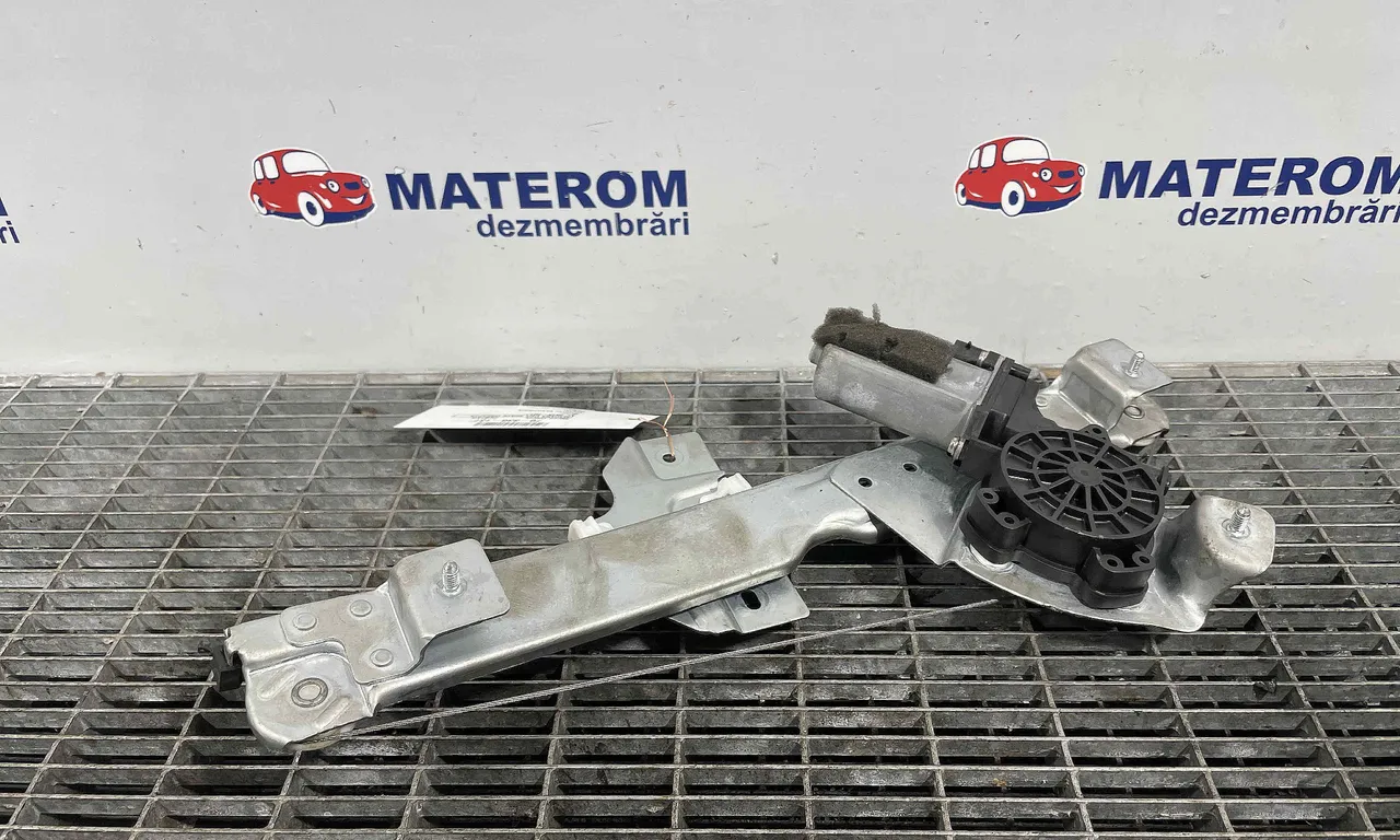 MACARA USA SPATE DREAPTA DACIA DUSTER 2011-2017