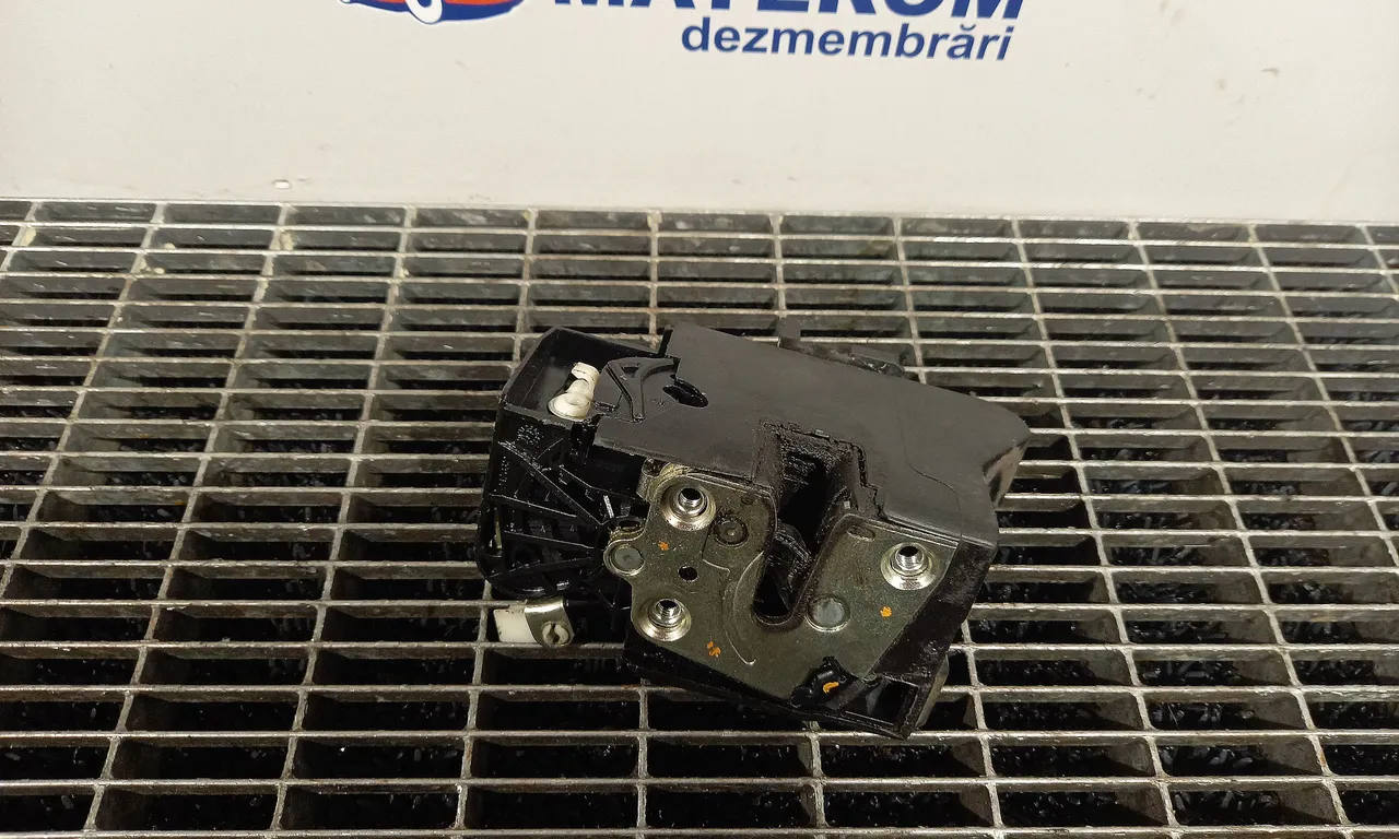 INCUIETOARE USA FATA DREAPTA DACIA LOGAN II 2012-2016