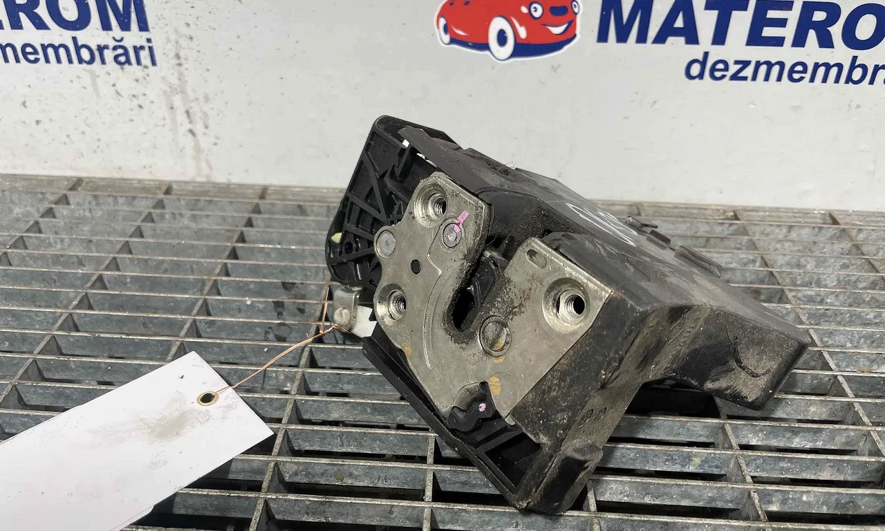 INCUIETOARE USA SPATE DREAPTA DACIA LOGAN II 2012-2016