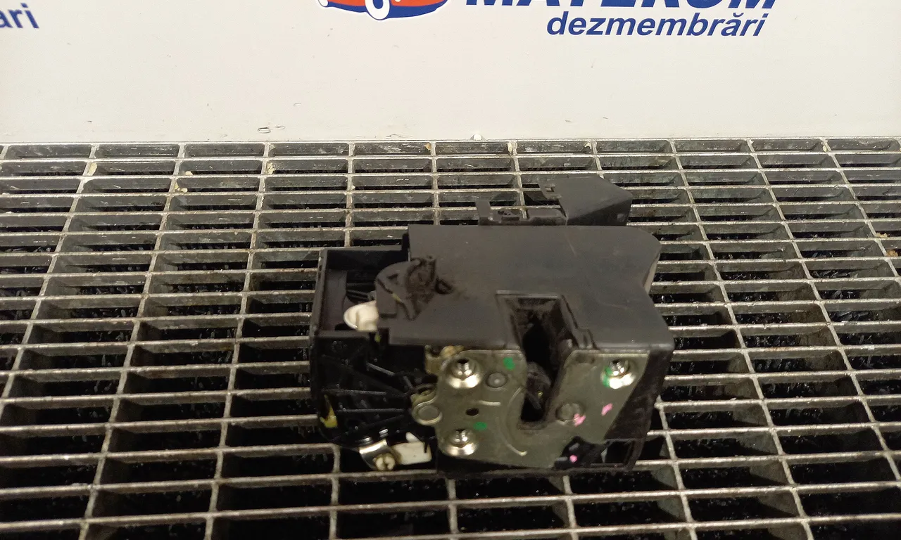 INCUIETOARE USA SPATE DREAPTA DACIA LOGAN II 2012-2016