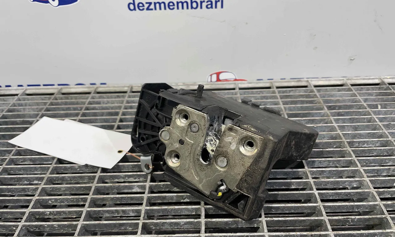 INCUIETOARE USA SPATE DREAPTA DACIA LOGAN II 2012-2016