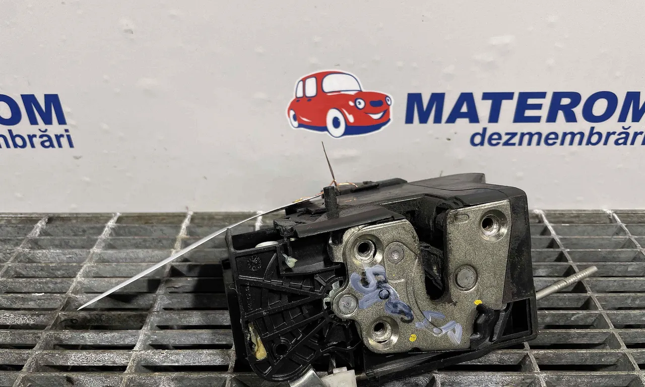 INCUIETOARE USA SPATE STANGA DACIA LOGAN II 2012-2016