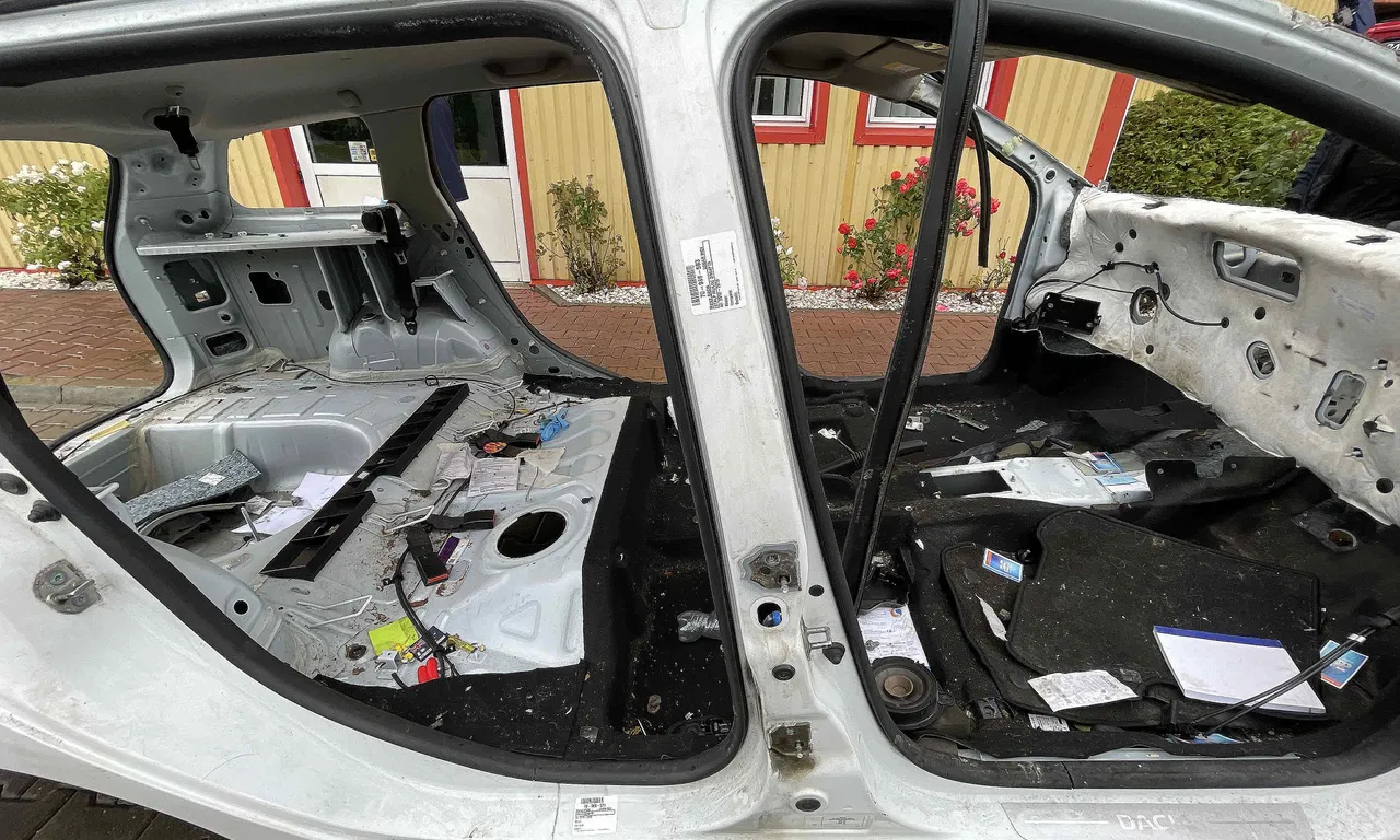 STALP MIJLOC DREAPTA DACIA LOGAN II 2012-2016