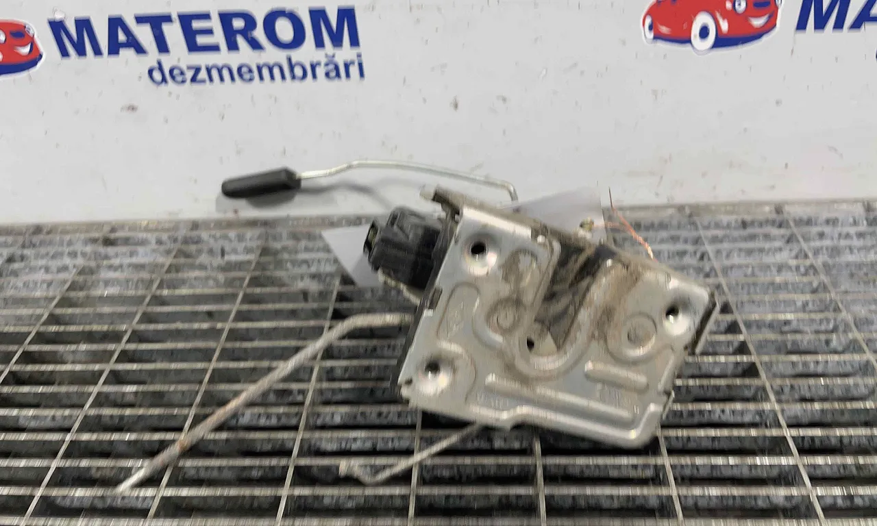 INCUIETOARE USA FATA DREAPTA DACIA LOGAN 2004-2008