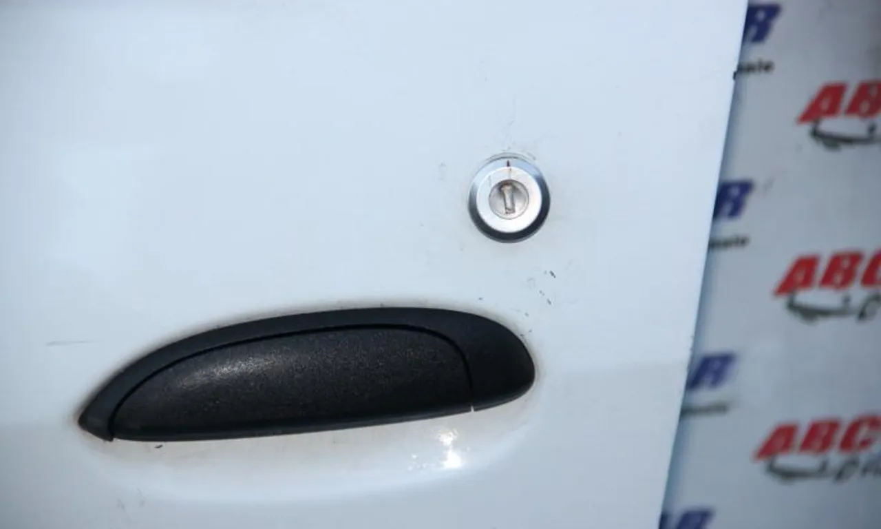 Maner exterior usa stanga fata DACIA LOGAN 2004-null