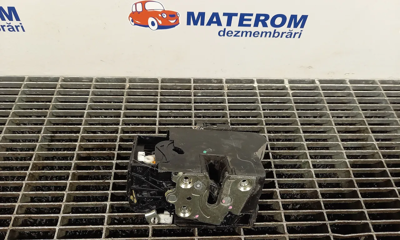 INCUIETOARE USA FATA DREAPTA DACIA SANDERO II 2012-2019