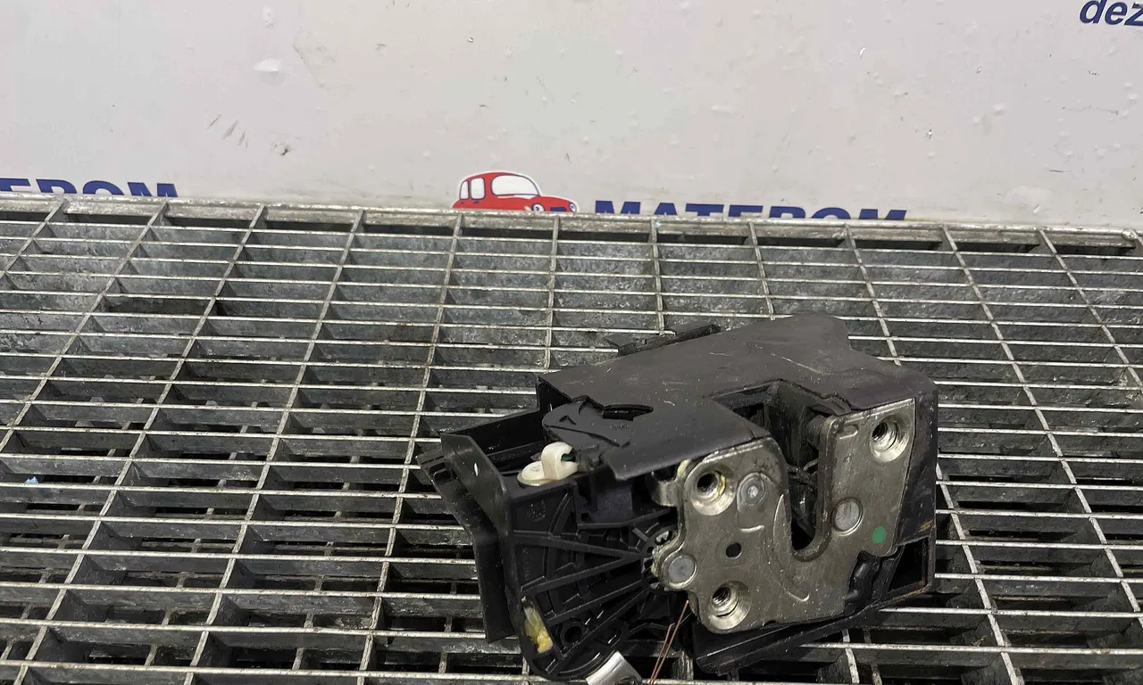 INCUIETOARE USA FATA DREAPTA DACIA SANDERO II 2012-2019