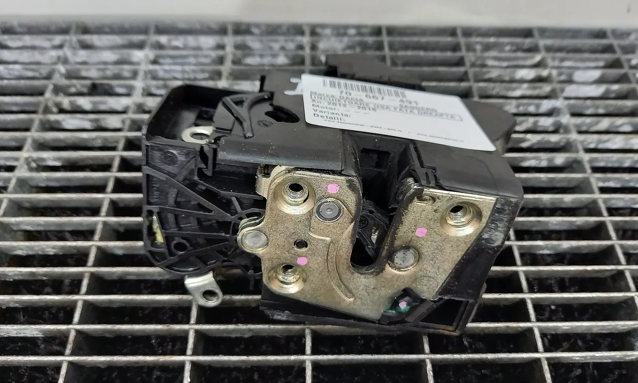 INCUIETOARE USA FATA DREAPTA DACIA SANDERO II 2012-2016