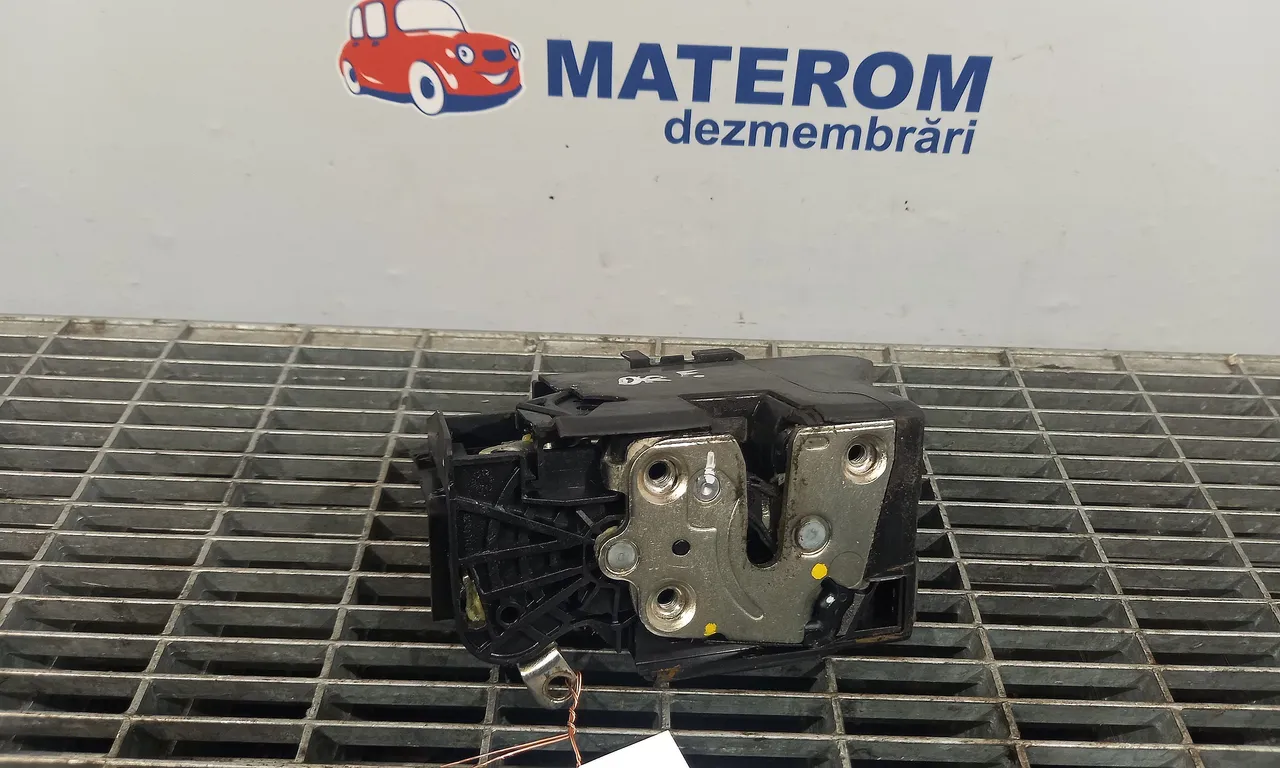 INCUIETOARE USA FATA DREAPTA DACIA SANDERO II 2012-2019