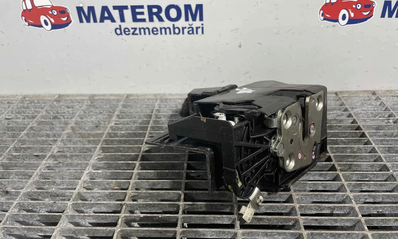 INCUIETOARE USA FATA DREAPTA DACIA SANDERO II 2012-2019