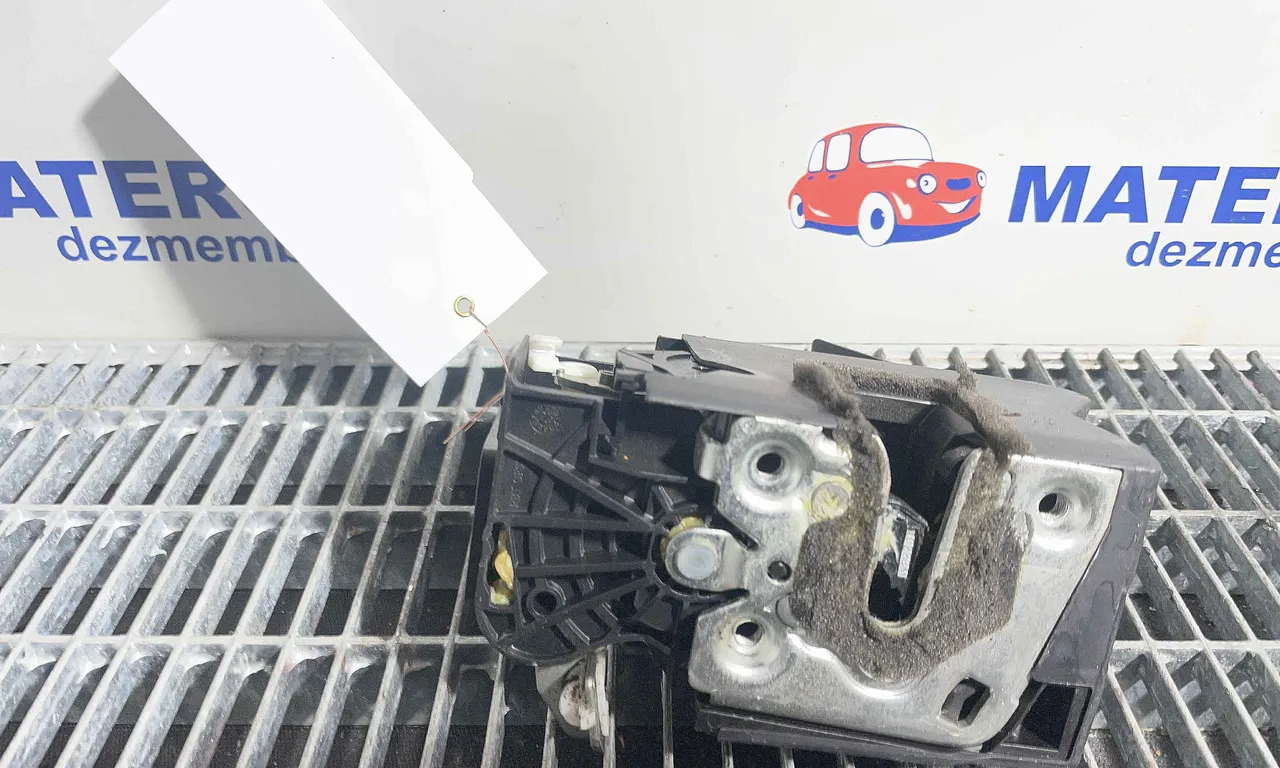 INCUIETOARE USA FATA DREAPTA DACIA SANDERO II 2012-2025