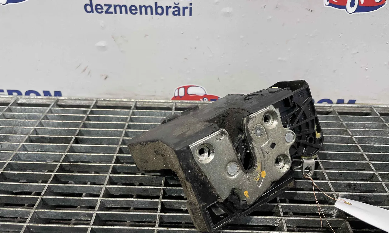 INCUIETOARE USA FATA STANGA DACIA SANDERO II 2012-2019