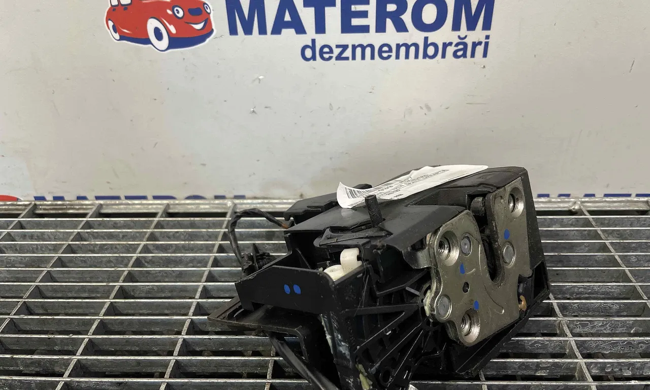 INCUIETOARE USA SPATE DREAPTA DACIA SANDERO II 2012-2016