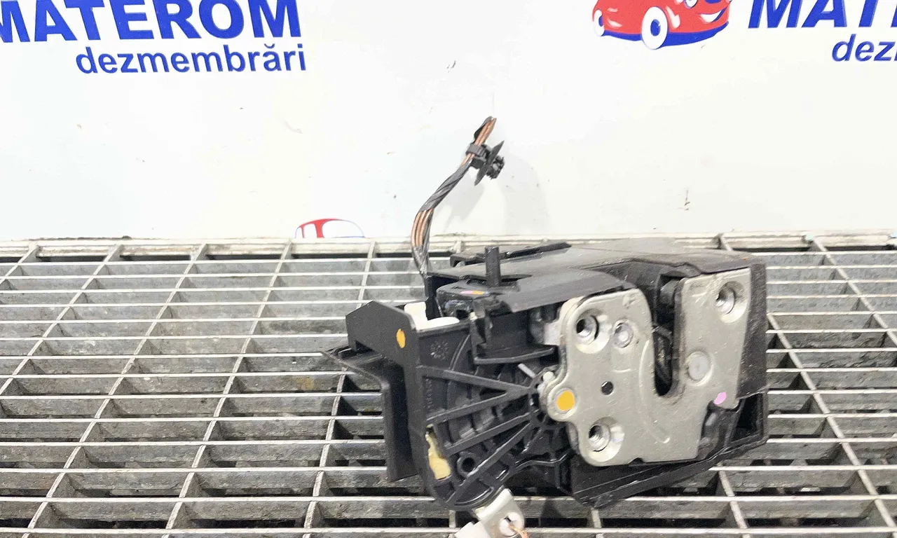 INCUIETOARE USA SPATE DREAPTA DACIA SANDERO II 2012-2019