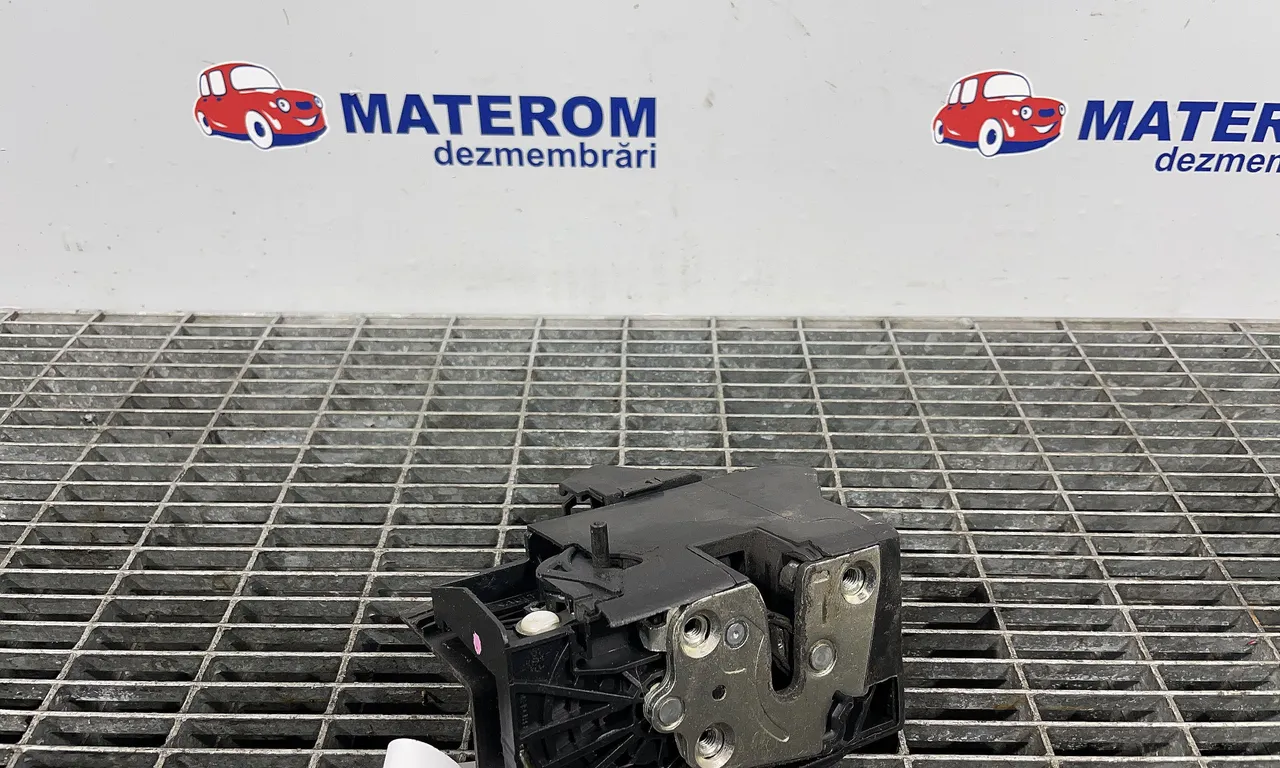 INCUIETOARE USA SPATE DREAPTA DACIA SANDERO II 2012-2019