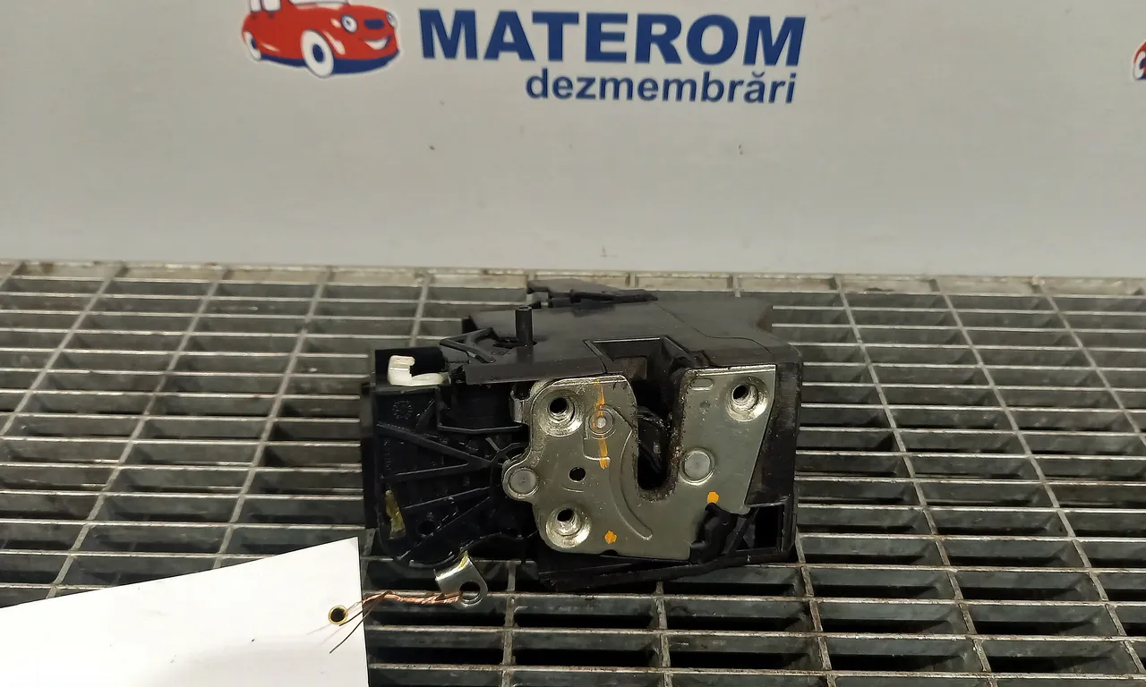INCUIETOARE USA SPATE DREAPTA DACIA SANDERO II 2012-2019