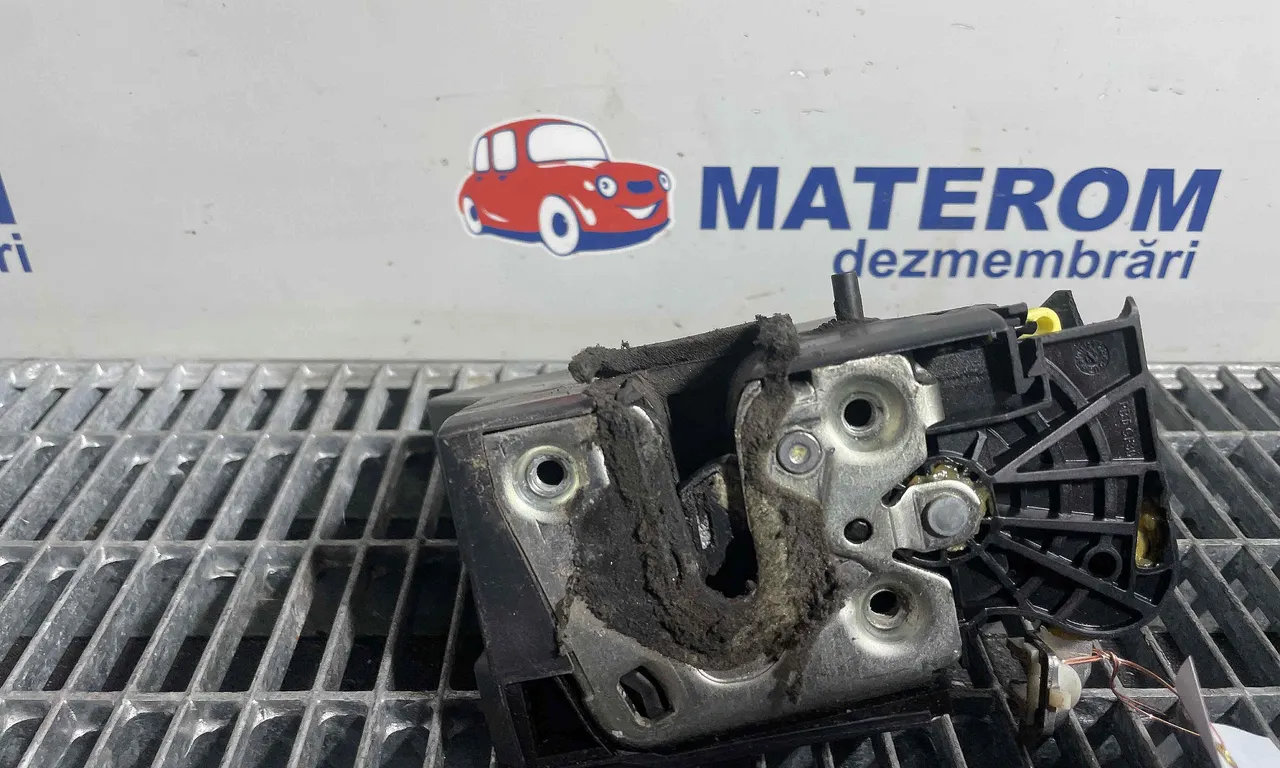 INCUIETOARE USA SPATE STANGA DACIA SANDERO II 2012-2025
