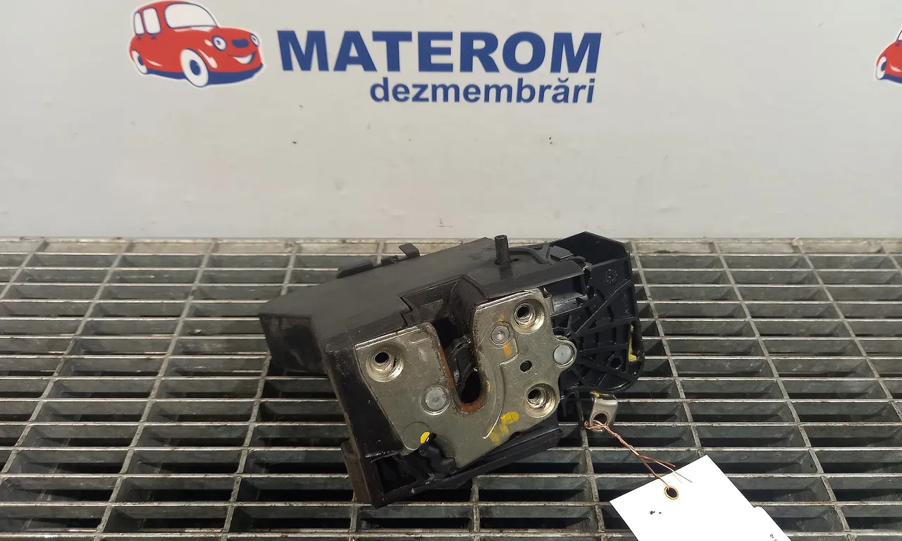 INCUIETOARE USA SPATE STANGA DACIA SANDERO II 2012-2019
