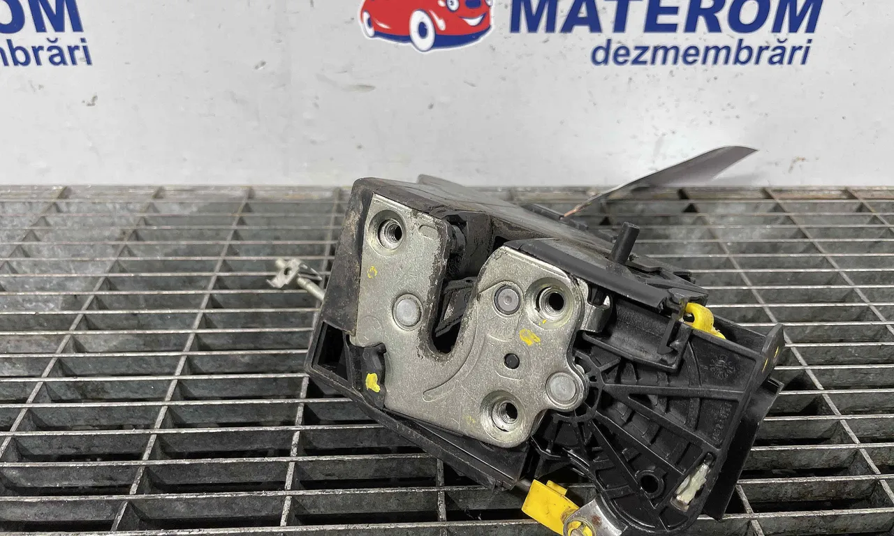 INCUIETOARE USA SPATE STANGA DACIA SANDERO II 2012-2019