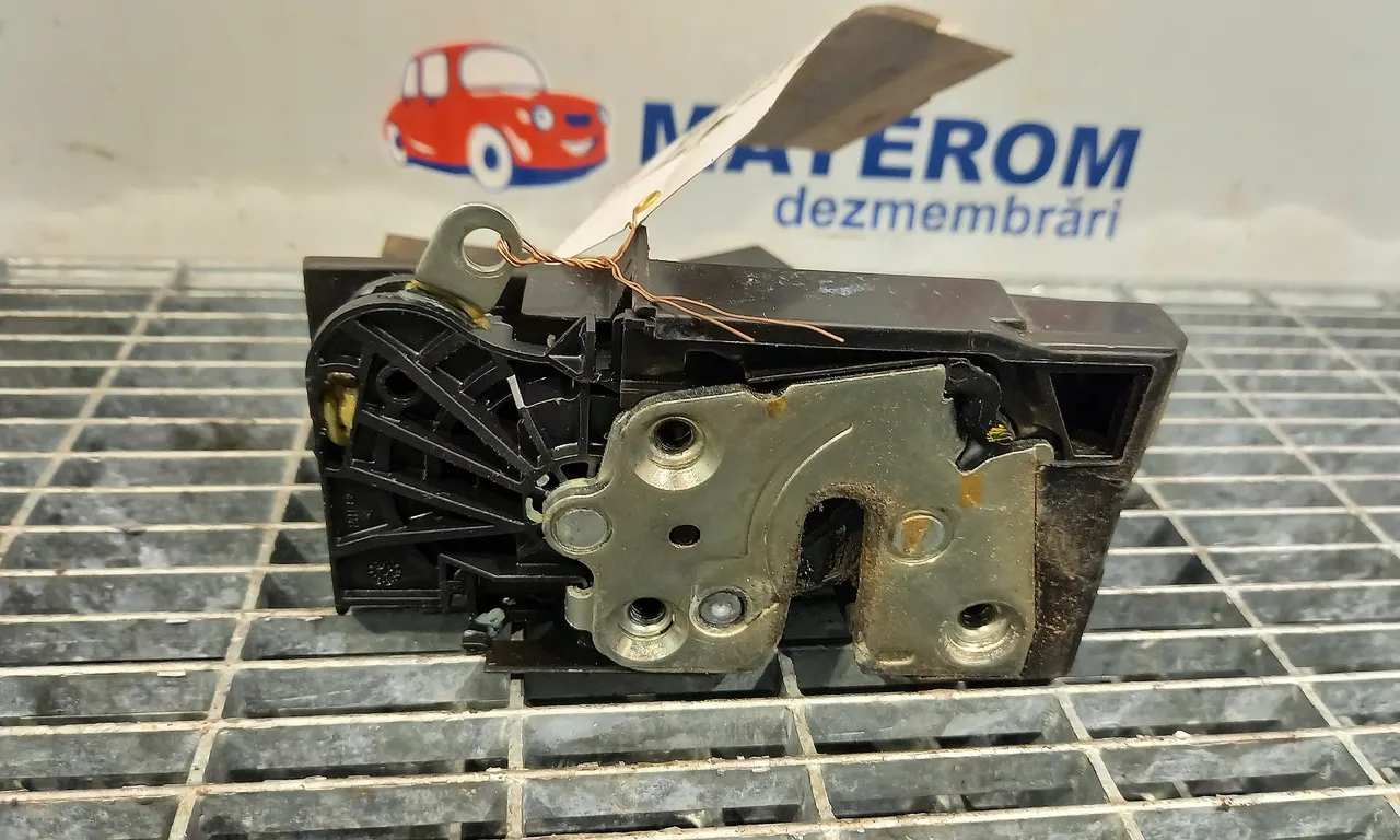 INCUIETOARE USA SPATE STANGA DACIA SANDERO II 2012-2019