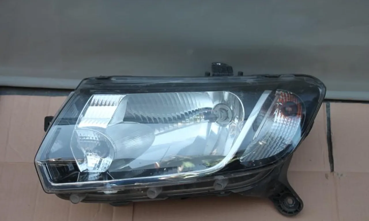 Far stanga DACIA SANDERO II 2012-null