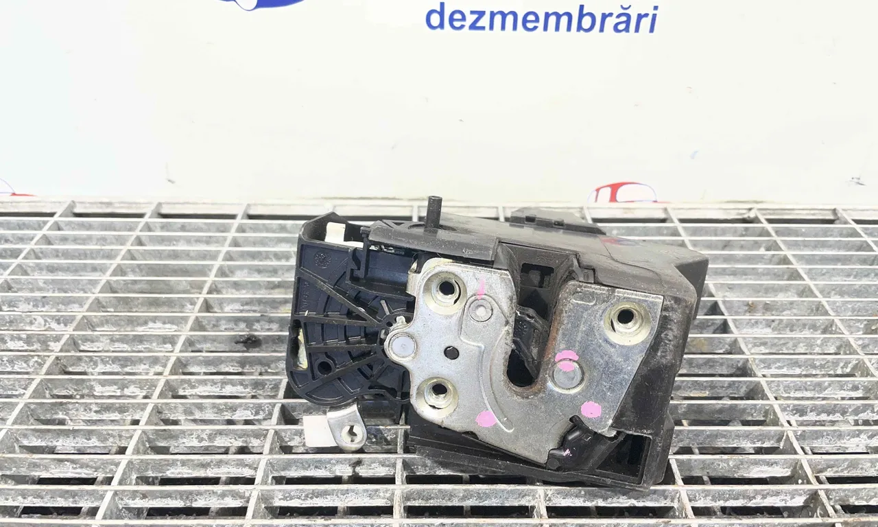 INCUIETOARE USA SPATE DREAPTA DACIA SANDERO II 2012-2019