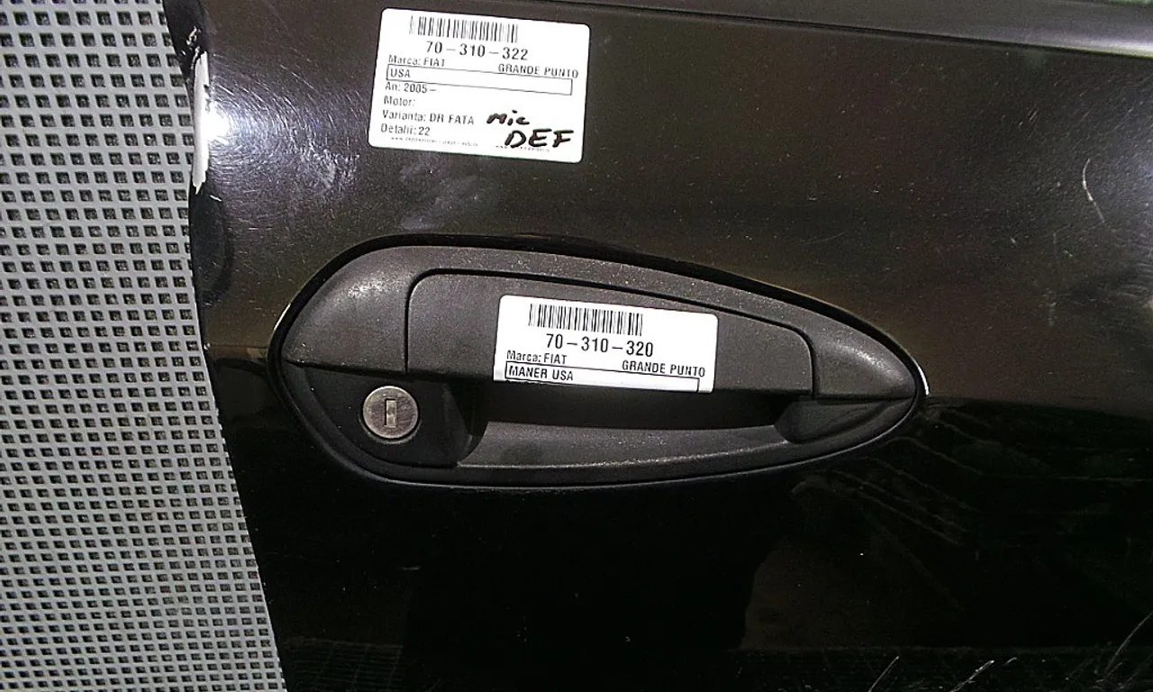MANER USA FATA DREAPTA FIAT GRANDE PUNTO 2005-2009