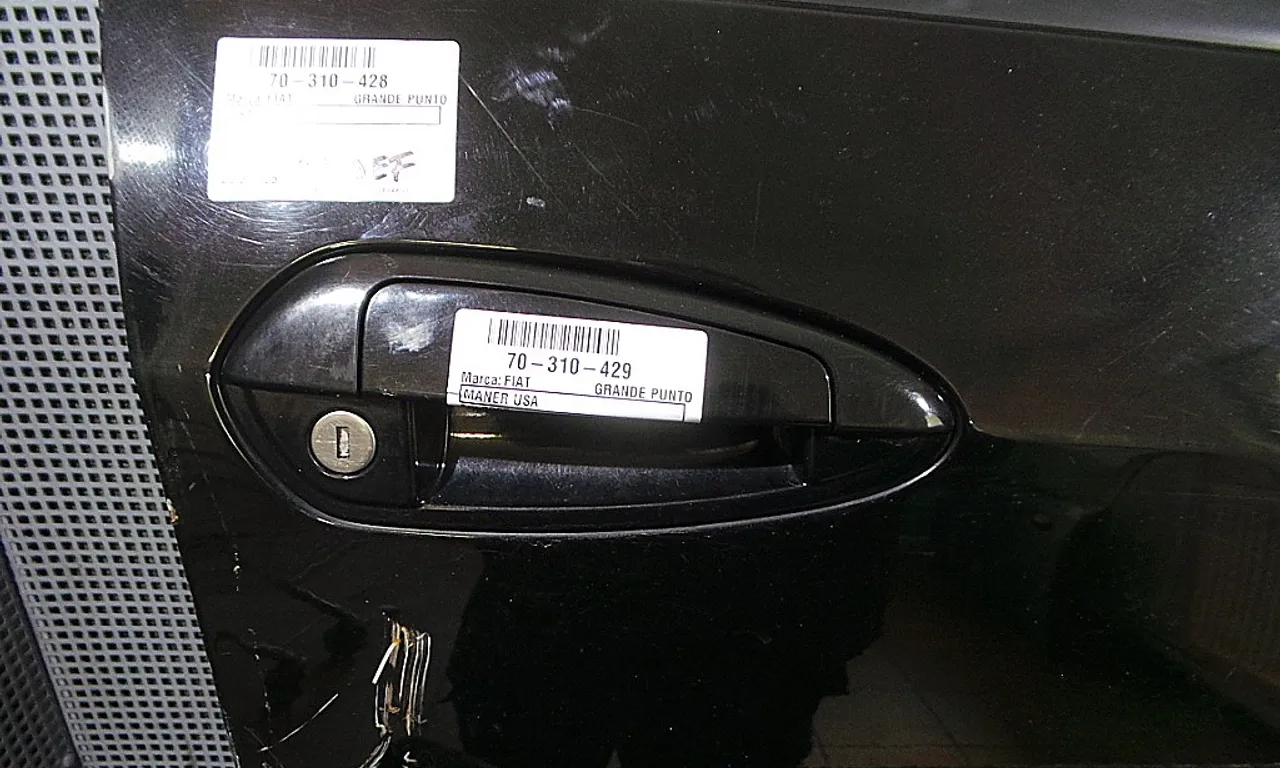MANER USA FATA DREAPTA FIAT GRANDE PUNTO 2005-2009