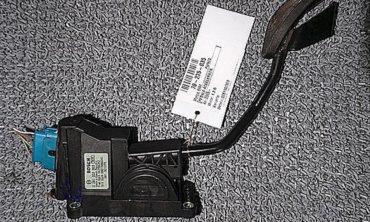 PEDALA ACCELERATIE FIAT PUNTO 2000-2010