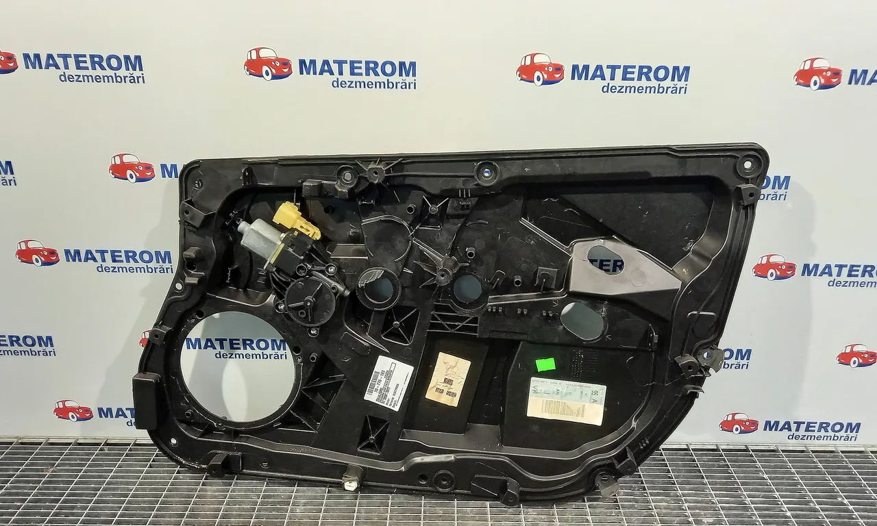 MACARA USA FATA DREAPTA FORD FIESTA VI 2008-2012