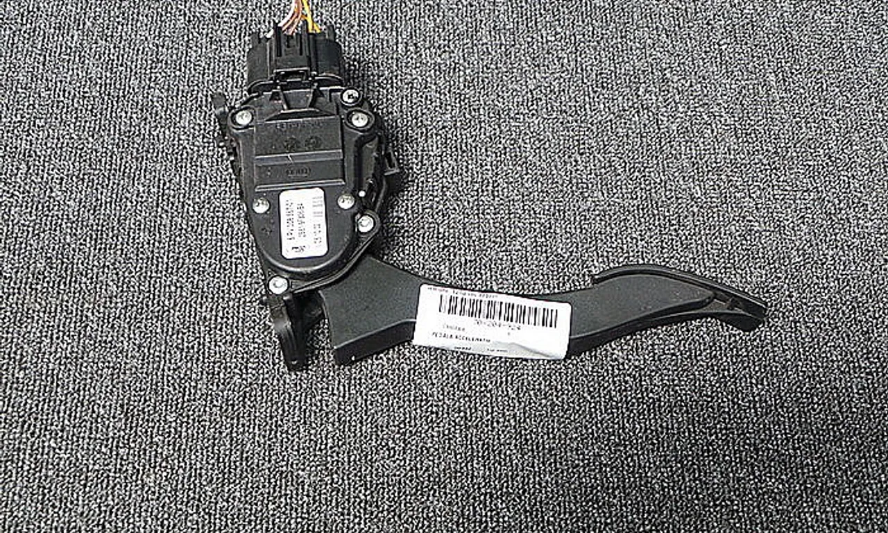 PEDALA ACCELERATIE FORD FIESTA 2000-2014