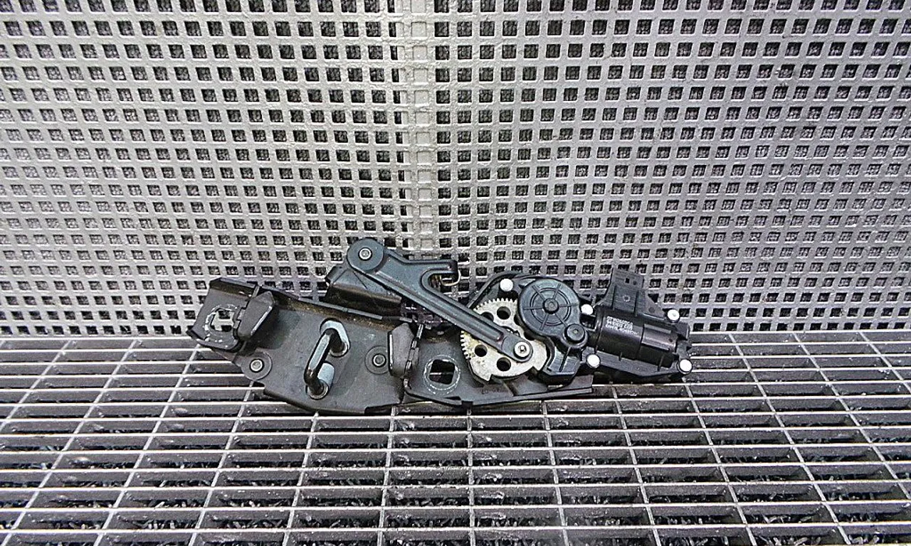 INCUIETOARE CAPOTA SPATE FORD FOCUS II 2004-2013