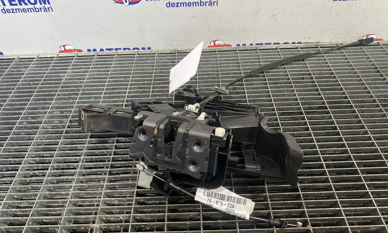 INCUIETOARE USA SPATE DREAPTA FORD FOCUS II 2004-2013