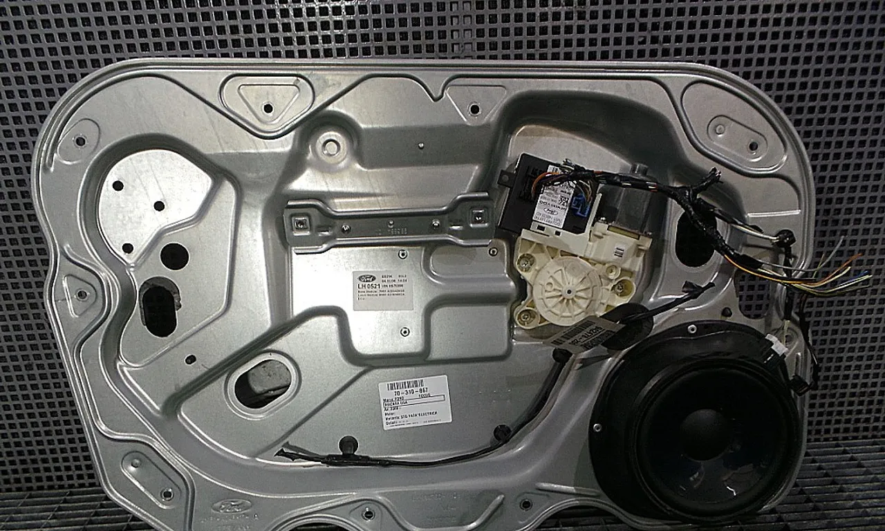 MACARA USA FATA STANGA FORD FOCUS II 2004-2013