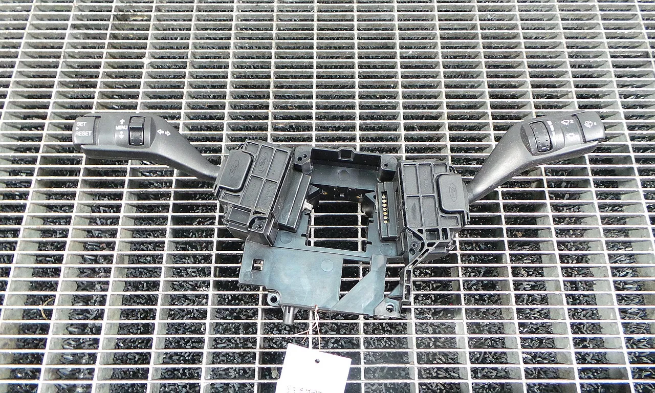 BLOC SEMNALIZARE FORD FOCUS II 2004-2013