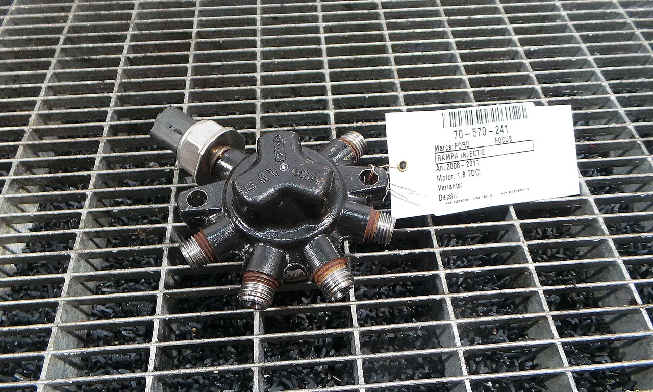 RAMPA INJECTIE FORD FOCUS II 2004-2013