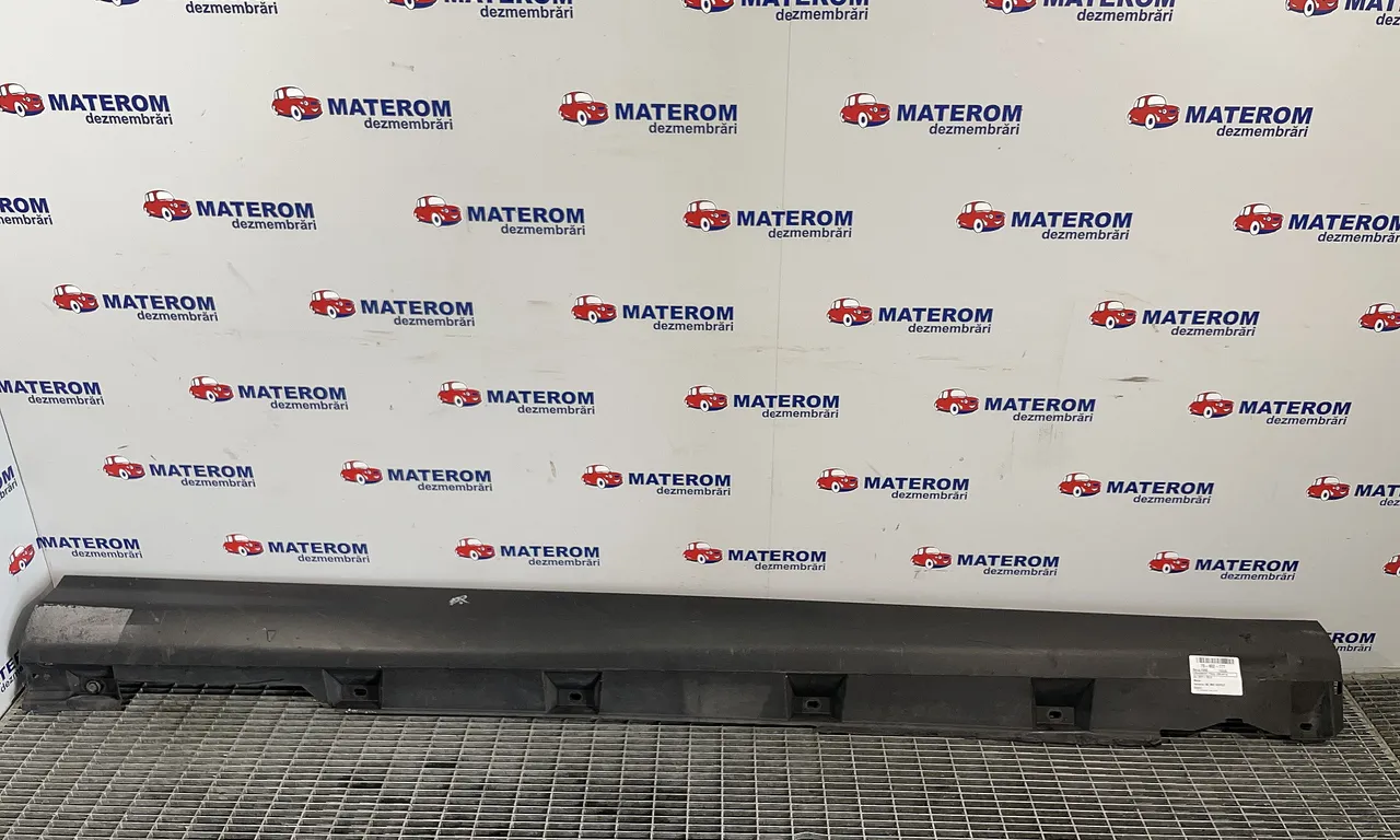 ORNAMENT PRAG DREAPTA FORD FOCUS III 2010-2020