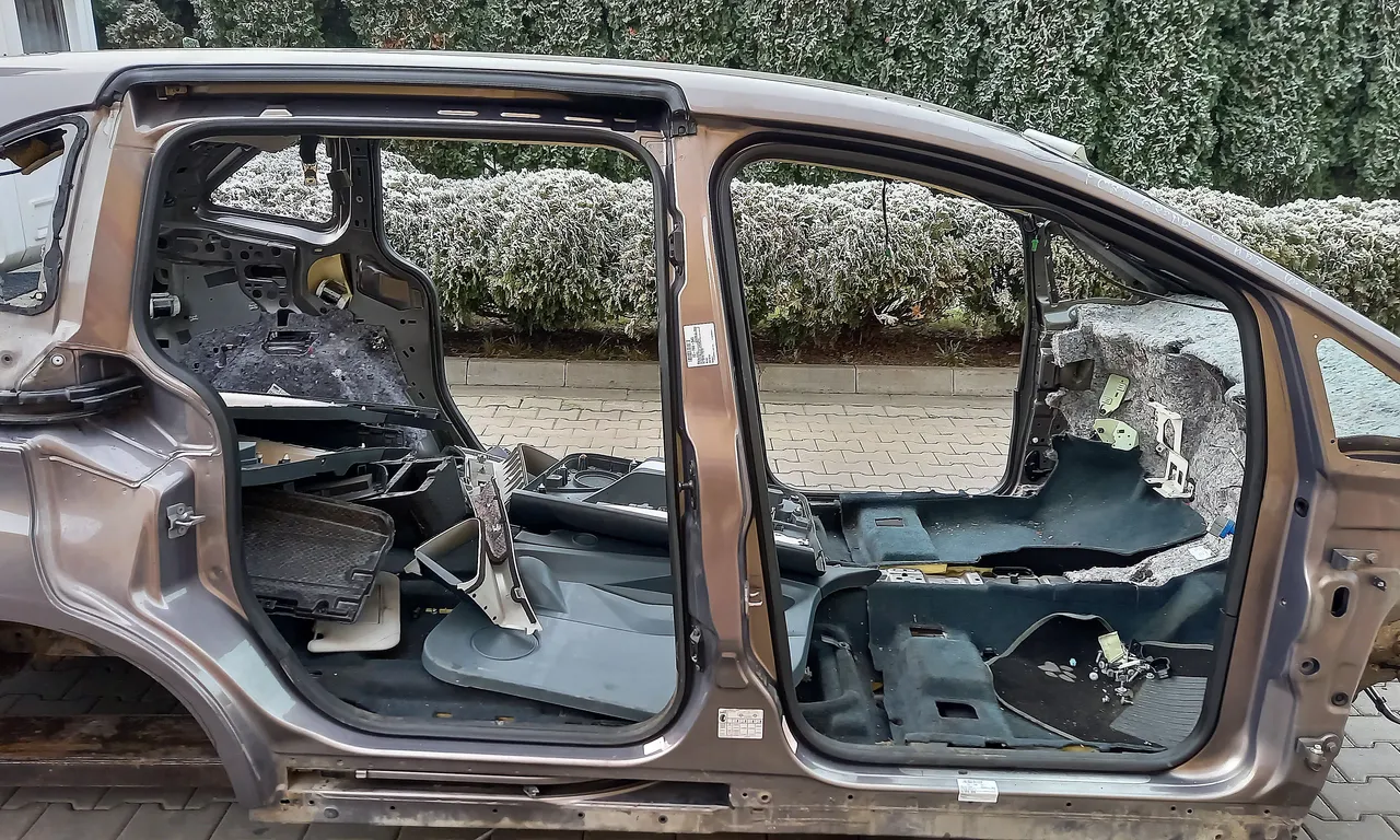 STALP MIJLOC DREAPTA FORD GRAND C-MAX 2010-2019