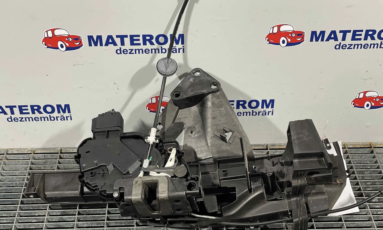 INCUIETOARE USA FATA DREAPTA FORD KUGA I 2008-2012