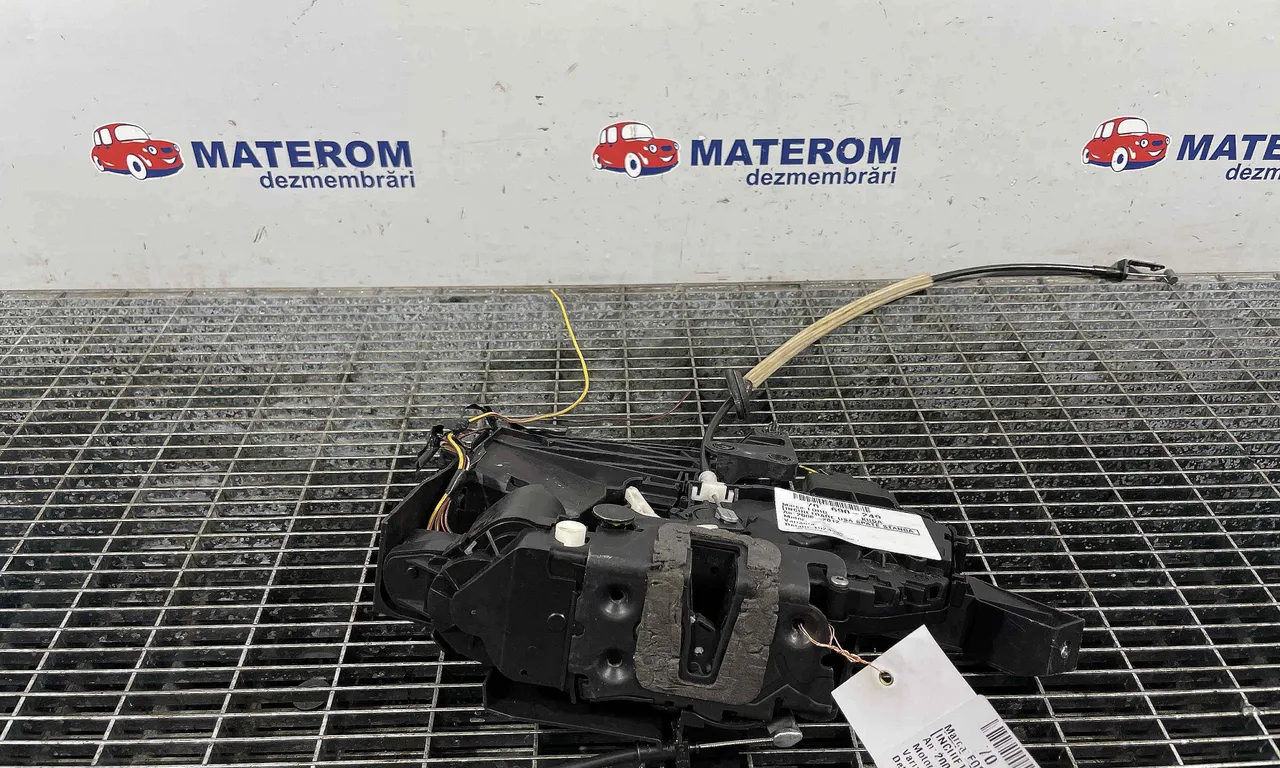 INCUIETOARE USA SPATE STANGA FORD KUGA I 2008-2012