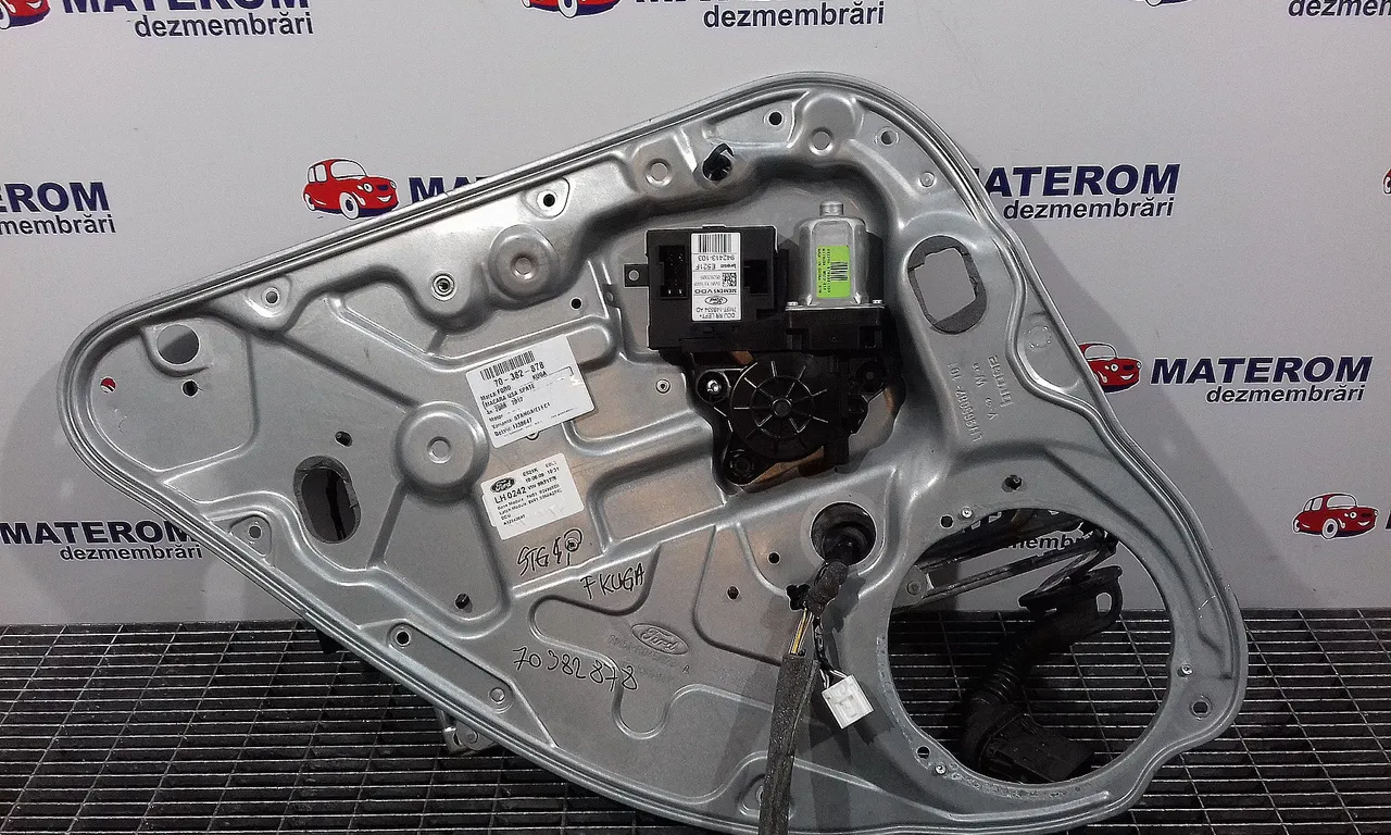MACARA USA SPATE STANGA FORD KUGA I 2008-2012