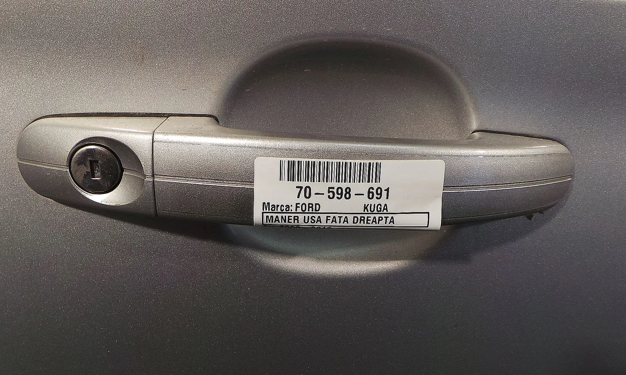 MANER USA FATA DREAPTA FORD KUGA I 2008-2012
